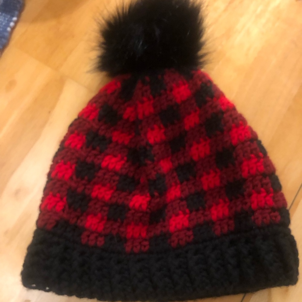 Red and Black Pom-Pom Beanie with Removable Pom - Picture 3 of 4
